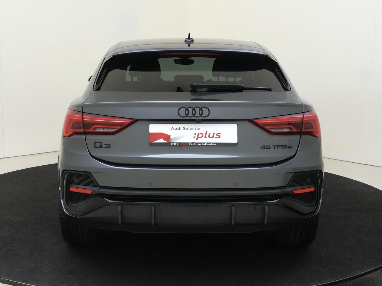 Audi Q3 Sportback 45 TFSI e S Edition | SoH 100% | Keyless | Optiek zwart Plus | Navigatie Plus | Sfeerverlichting | Stoelverwarming | Achteruitrijcamera | Dodehoek detectie |