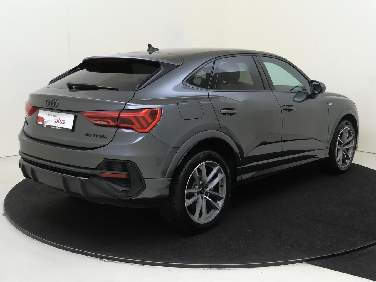 Audi Q3 Sportback 45 TFSI e S Edition | SoH 100% | Keyless | Optiek zwart Plus | Navigatie Plus | Sfeerverlichting | Stoelverwarming | Achteruitrijcamera | Dodehoek detectie |