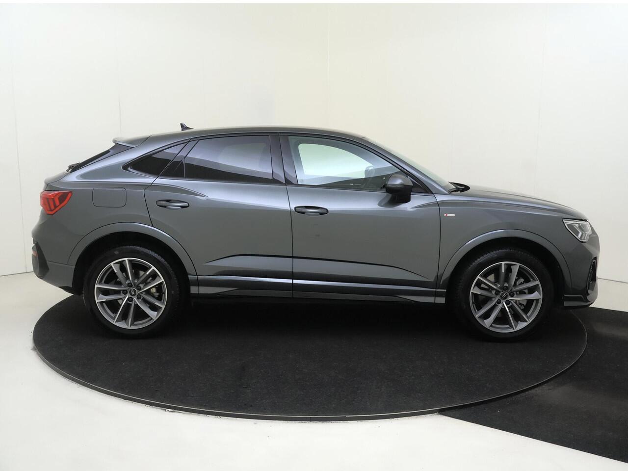 Audi Q3 Sportback 45 TFSI e S Edition | SoH 100% | Keyless | Optiek zwart Plus | Navigatie Plus | Sfeerverlichting | Stoelverwarming | Achteruitrijcamera | Dodehoek detectie |