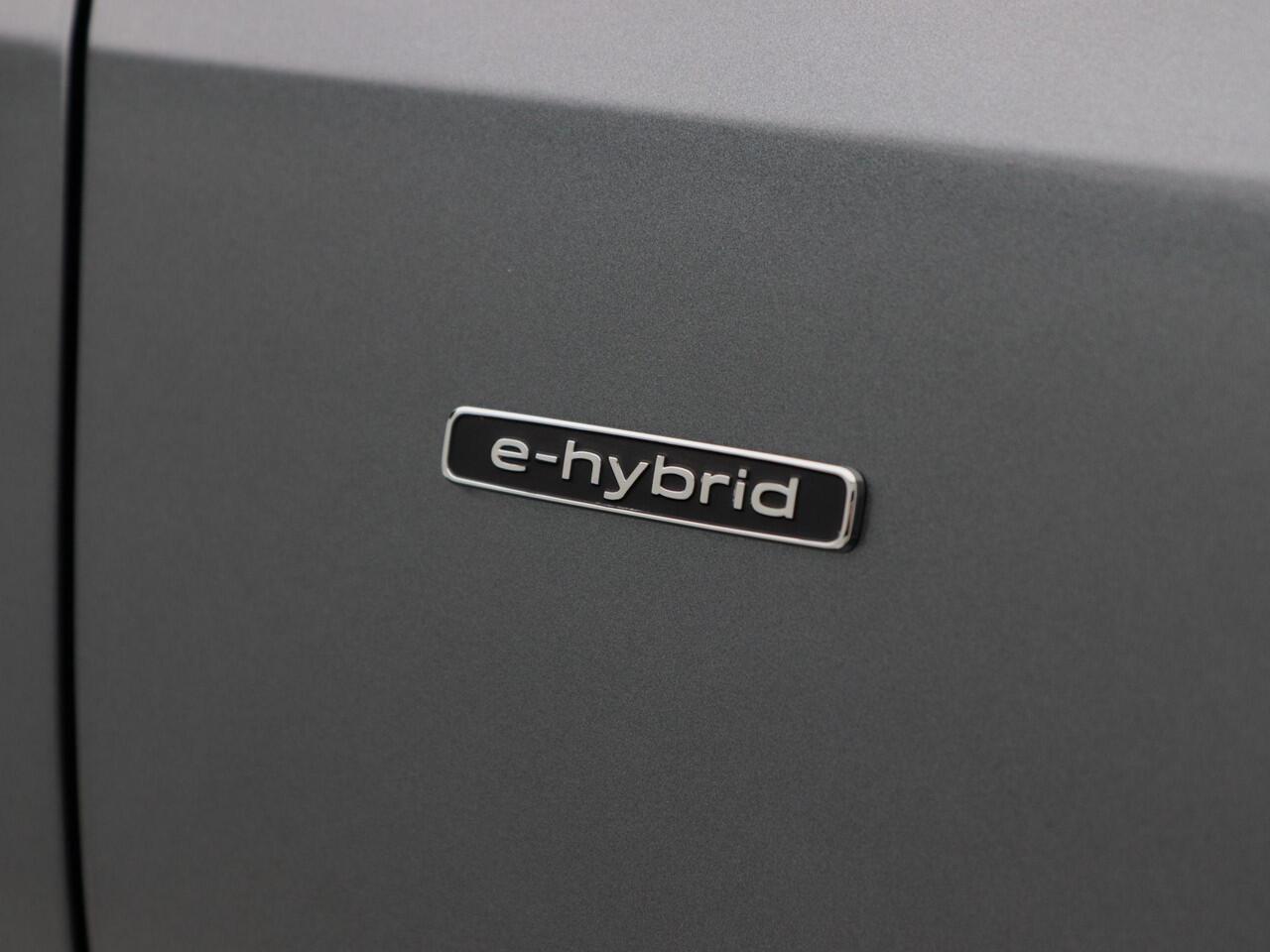 Audi Q3 S edition e-hybrid | 272 PK | Privacyglas | 19 inch | Alcantara int. delen | Ledkoplampen Plus | Comfortsleutel |