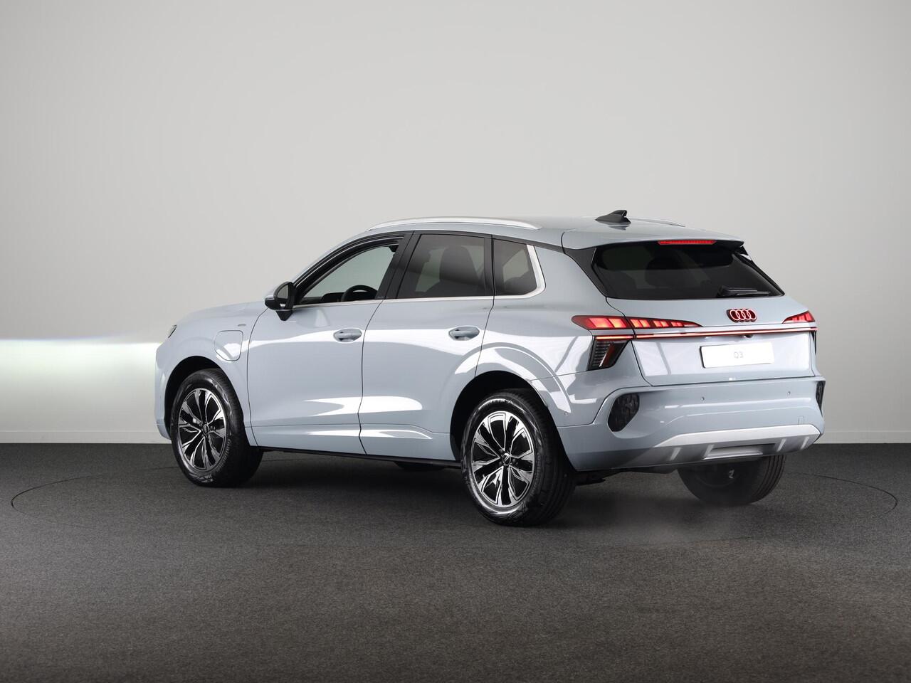 Audi Q3 Advanced edition e-hybrid 200 kW / 272 PK | Techniekpakket plus | Ambiente lichtpakket plus | Privacy glas | Sportstoelen |