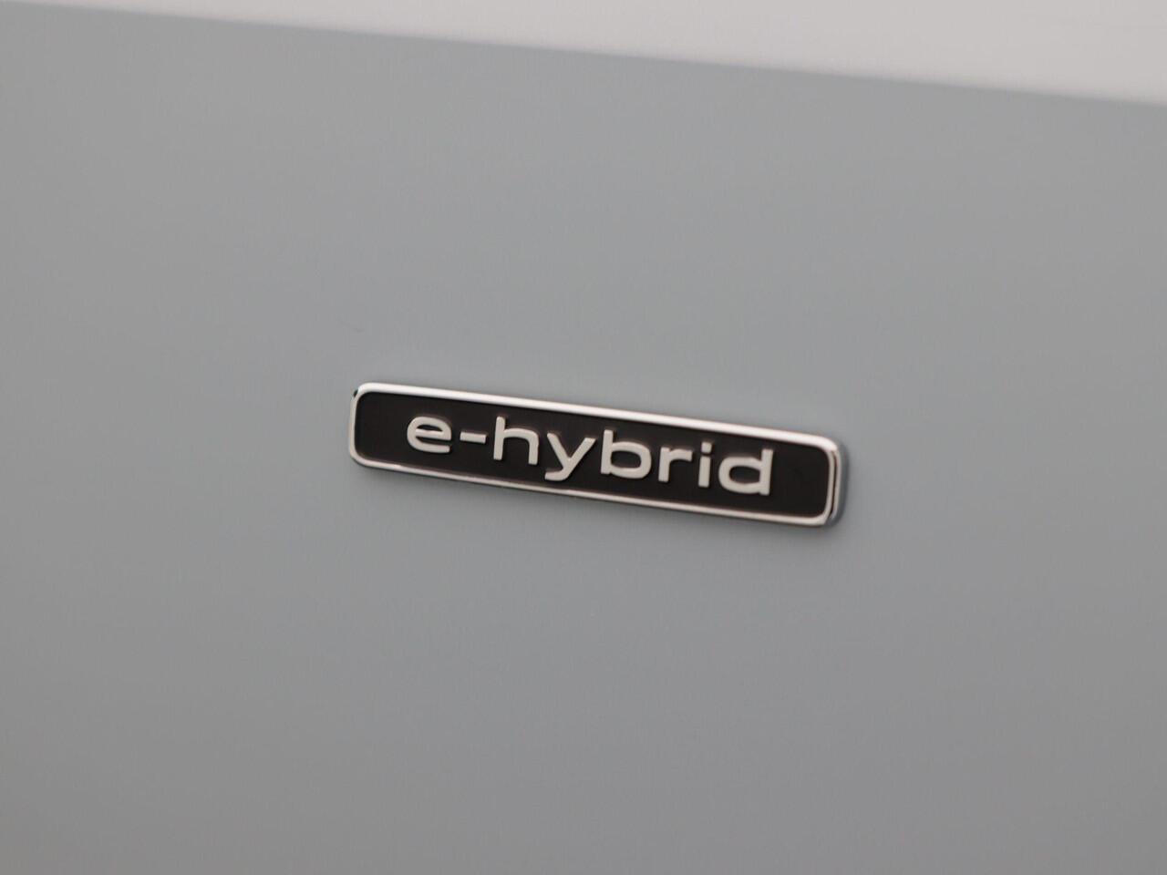 Audi Q3 Sportback S edition e-hybrid | 272 PK | 19 inch velgen | Privacyglas | Stoelverwarming | Audi Phone Box | Dodehoek detectie | Carplay | Camera |