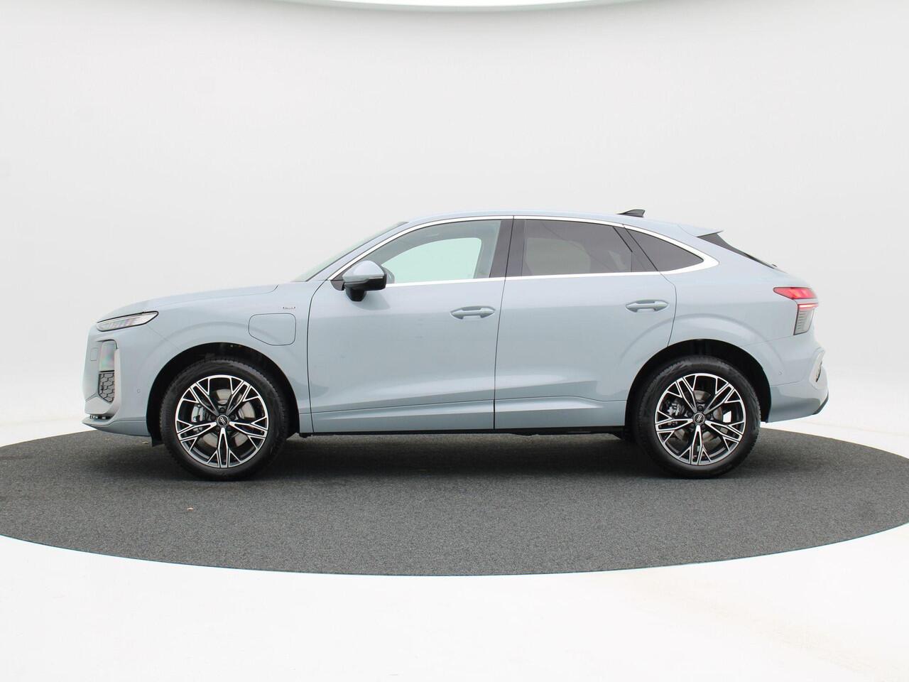 Audi Q3 Sportback S edition e-hybrid | 272 PK | 19 inch velgen | Privacyglas | Stoelverwarming | Audi Phone Box | Dodehoek detectie | Carplay | Camera |