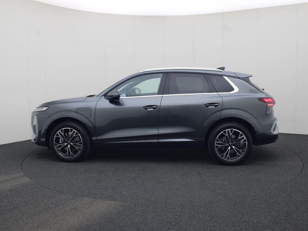 Audi Q3 1.5 200kW e-hybrid S edition 272 pk · Tech Plus · Privacy Glass