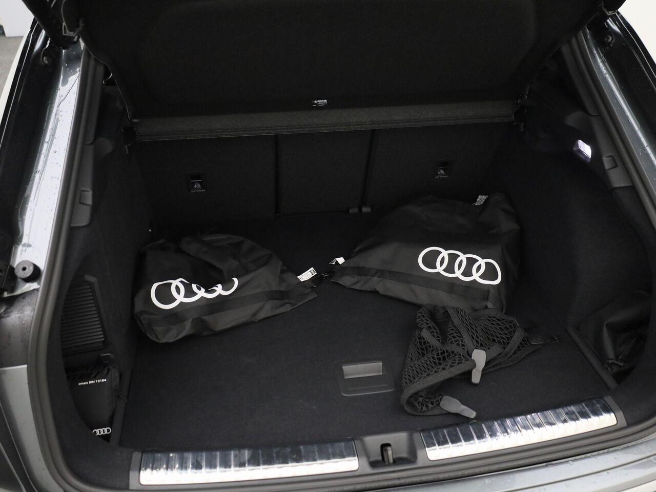 Audi Q3 1.5 200kW e-hybrid S edition 272 pk · Tech Plus · Privacy Glass