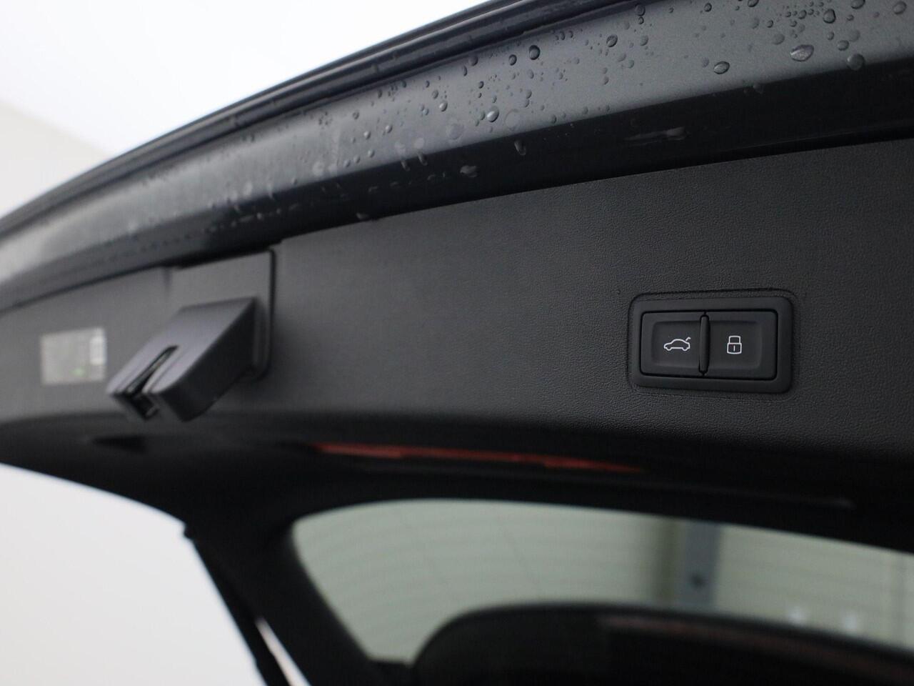 Audi Q3 1.5 200kW e-hybrid S edition 272 pk · Tech Plus · Privacy Glass