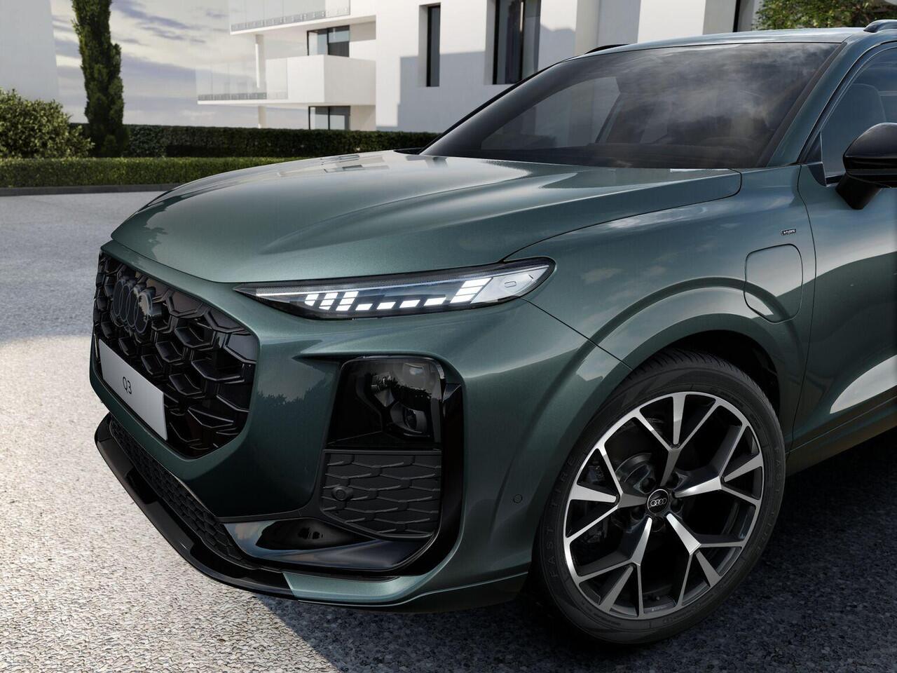 Audi Q3 S line e-hybrid 200kW S tronic | 272Pk | Pano Dak | Trekhaak | Black Pack | 20Inch | 01 2026 |