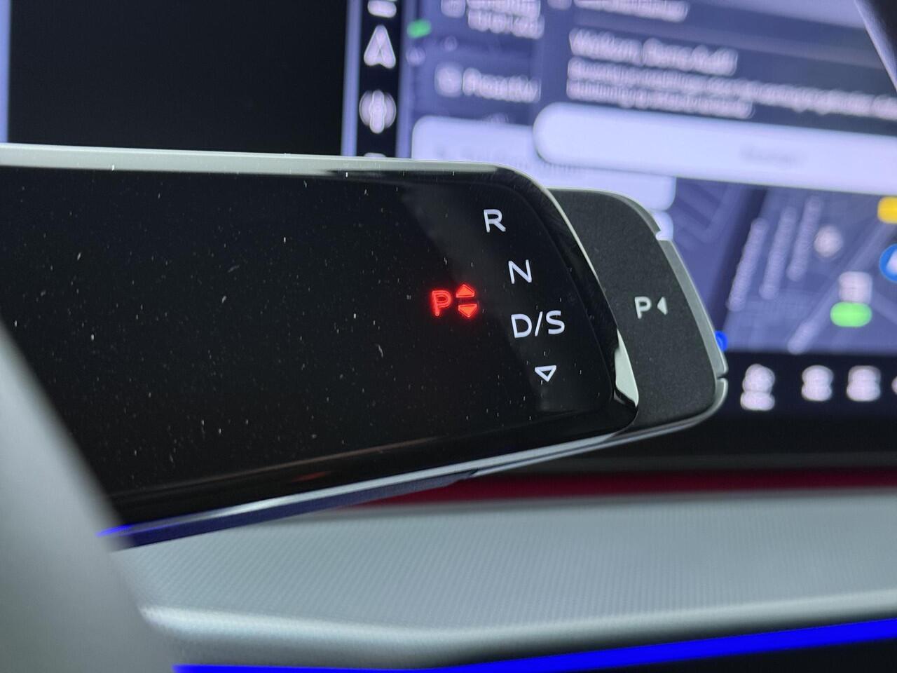 Audi Q3 S edition e-hybrid 200 kW S tronic | Privacy glas | Led-koplampen | S line-interieur met sportstoelen | Techniekpakket plus | Audi phone box | Grootlichtassistent |