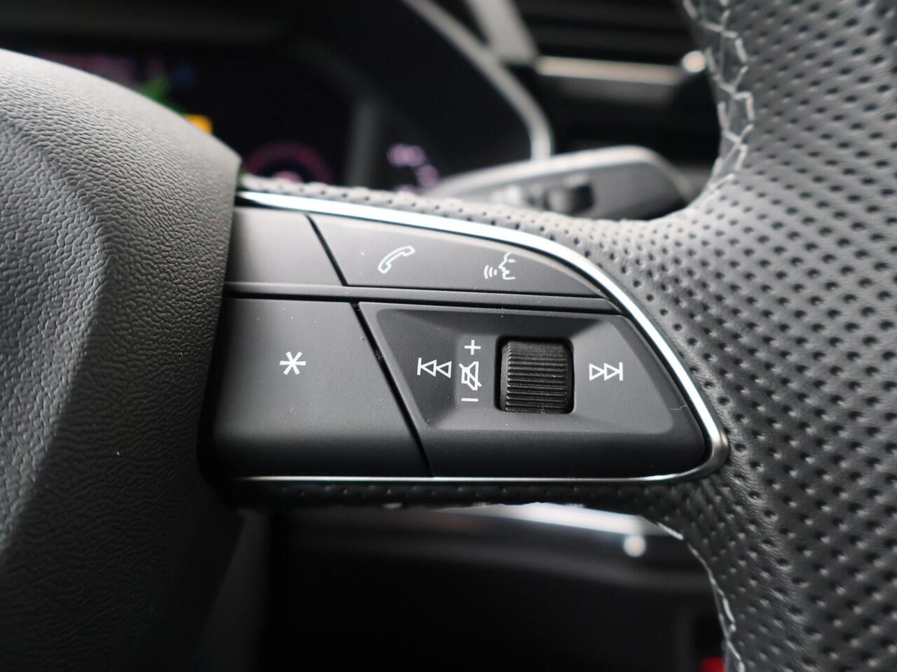 Audi Q3 S edition Competition 35 TFSI S tronic | 150 PK | Automaat | Adaptieve Cruise Control | Achteruitrijcamera | Afgevlakt Stuur | Keyless Entry | Inklapbare Spiegels | Volleder | Stoelverwarming | S Line |