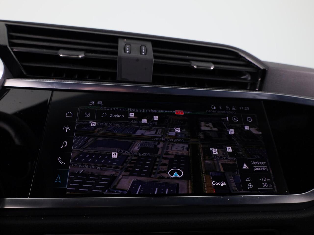 Audi Q3 45 TFSI e S edition 245pk | Navigatie | Stoelverwarming | 19 inch lichtmetalen velgen | 3 spaak afgevlakt stuurwiel