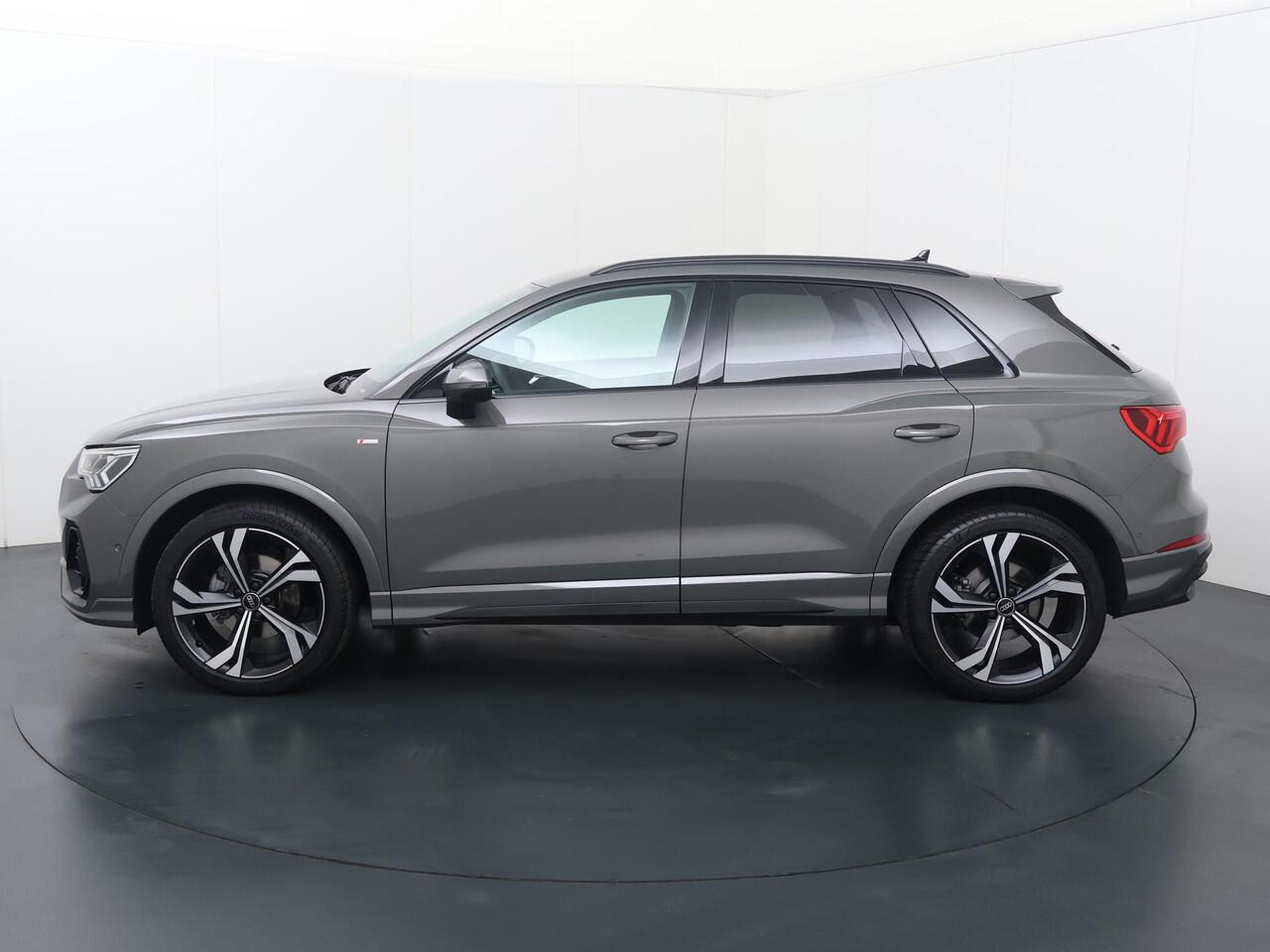 Audi Q3 35 TFSI S edition Competition | 150 PK | Automaat | Trekhaak | 360 Graden camera | Adaptive cruise control | S line |