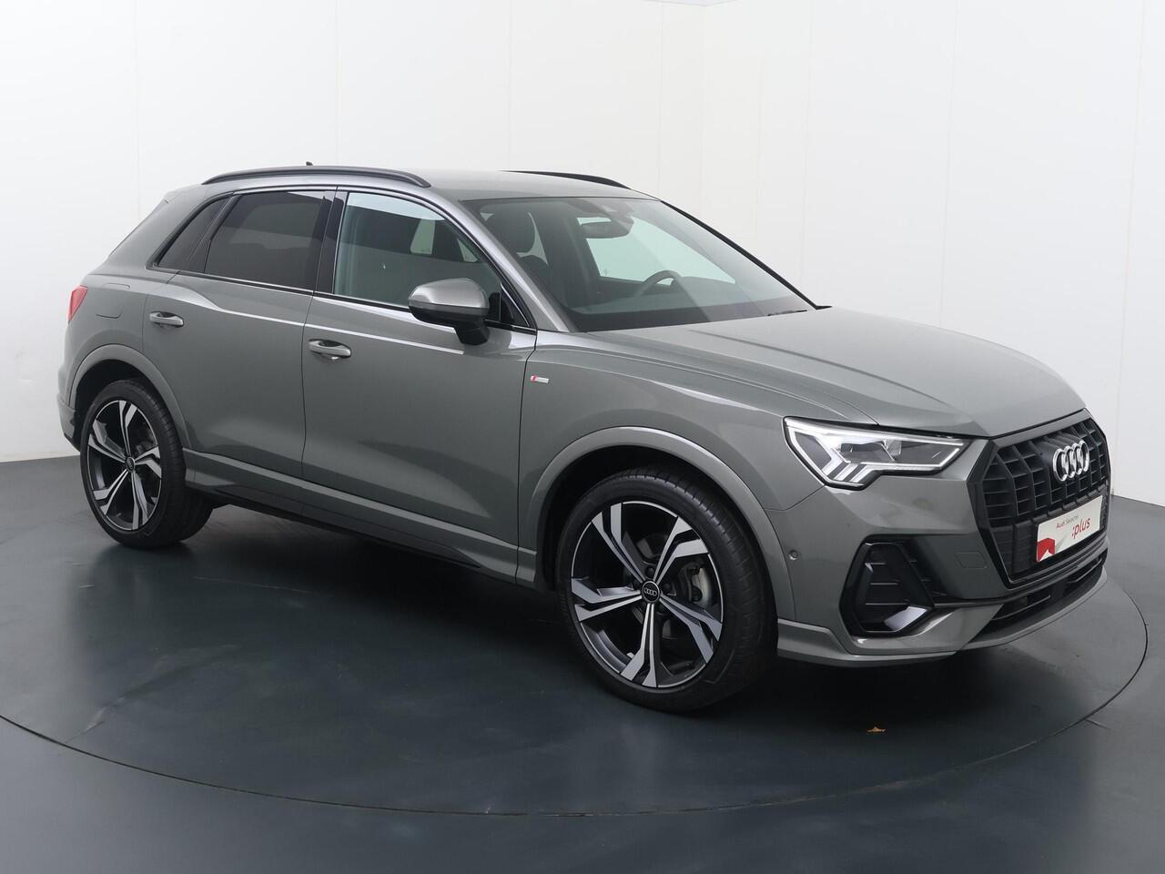 Audi Q3 35 TFSI S edition Competition | 150 PK | Automaat | Trekhaak | 360 Graden camera | Adaptive cruise control | S line |