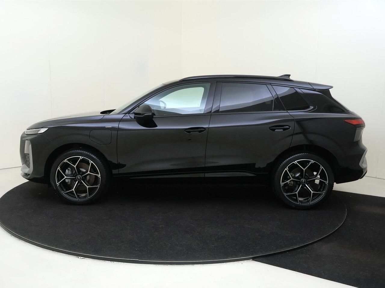 Audi Q3 1.5 200kW e-hybrid S edition | Tech Plus pakket | Lederen bekleding | 20 inch LM velgen | Functioneel pakket | Privacy Glas