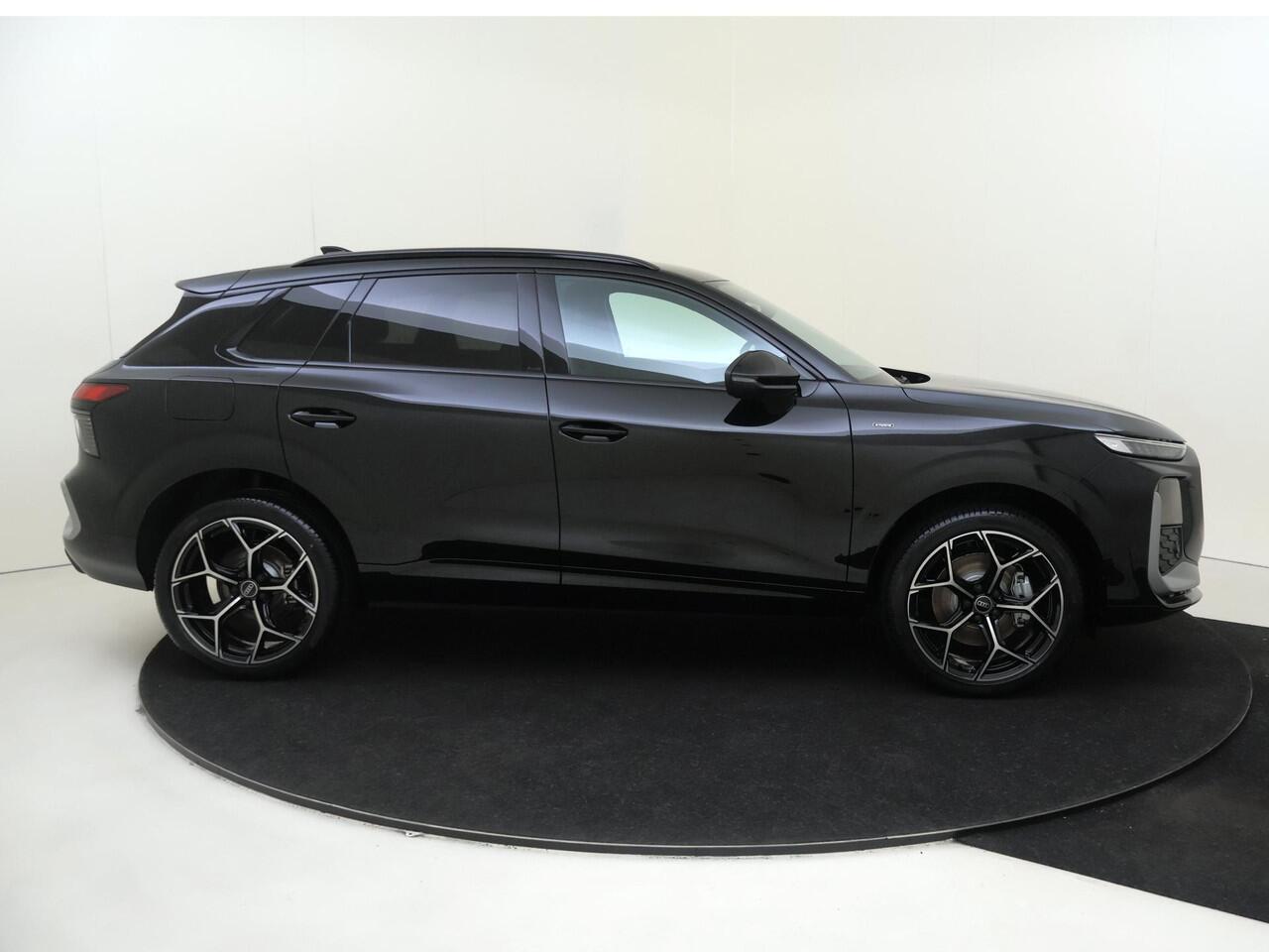 Audi Q3 1.5 200kW e-hybrid S edition | Tech Plus pakket | Lederen bekleding | 20 inch LM velgen | Functioneel pakket | Privacy Glas