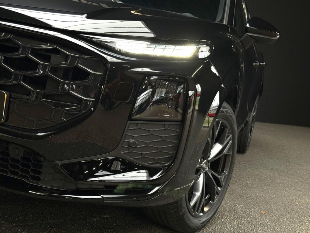 Audi Q3 Sportback 2xS-line e-hybrid 272 PK s-edition Tech plus Matrix Full LED Black Optik