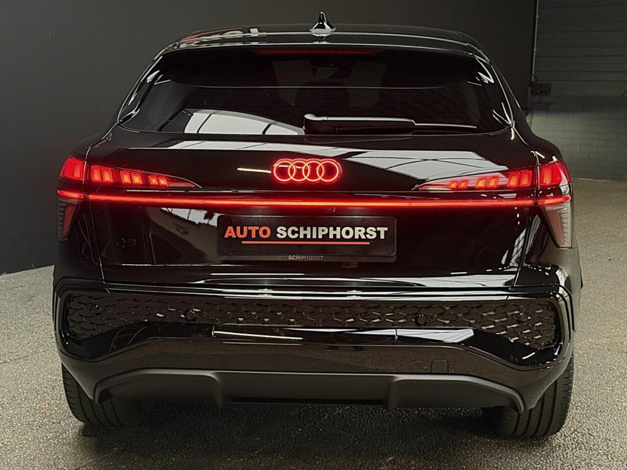 Audi Q3 Sportback 2xS-line e-hybrid 272 PK s-edition Tech plus Matrix Full LED Black Optik