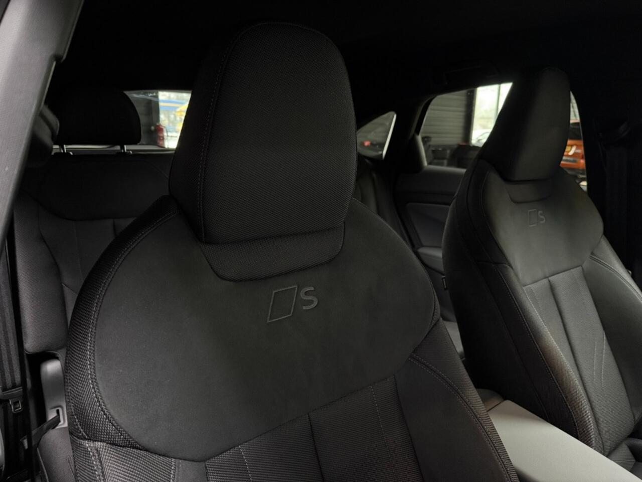 Audi Q3 Sportback 2xS-line e-hybrid 272 PK s-edition Tech plus Matrix Full LED Black Optik