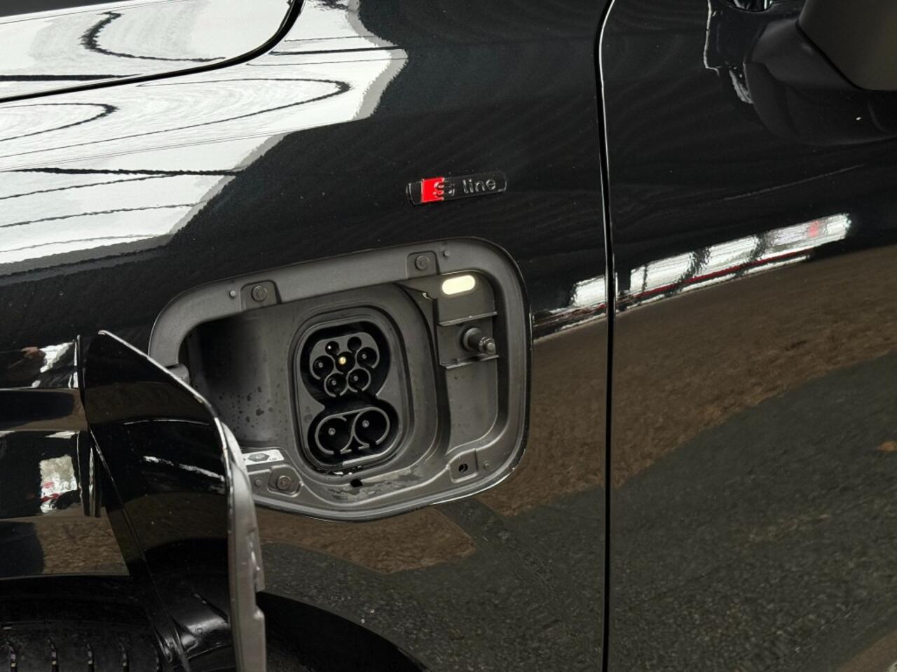 Audi Q3 Sportback 2xS-line e-hybrid 272 PK s-edition Tech plus Matrix Full LED Black Optik