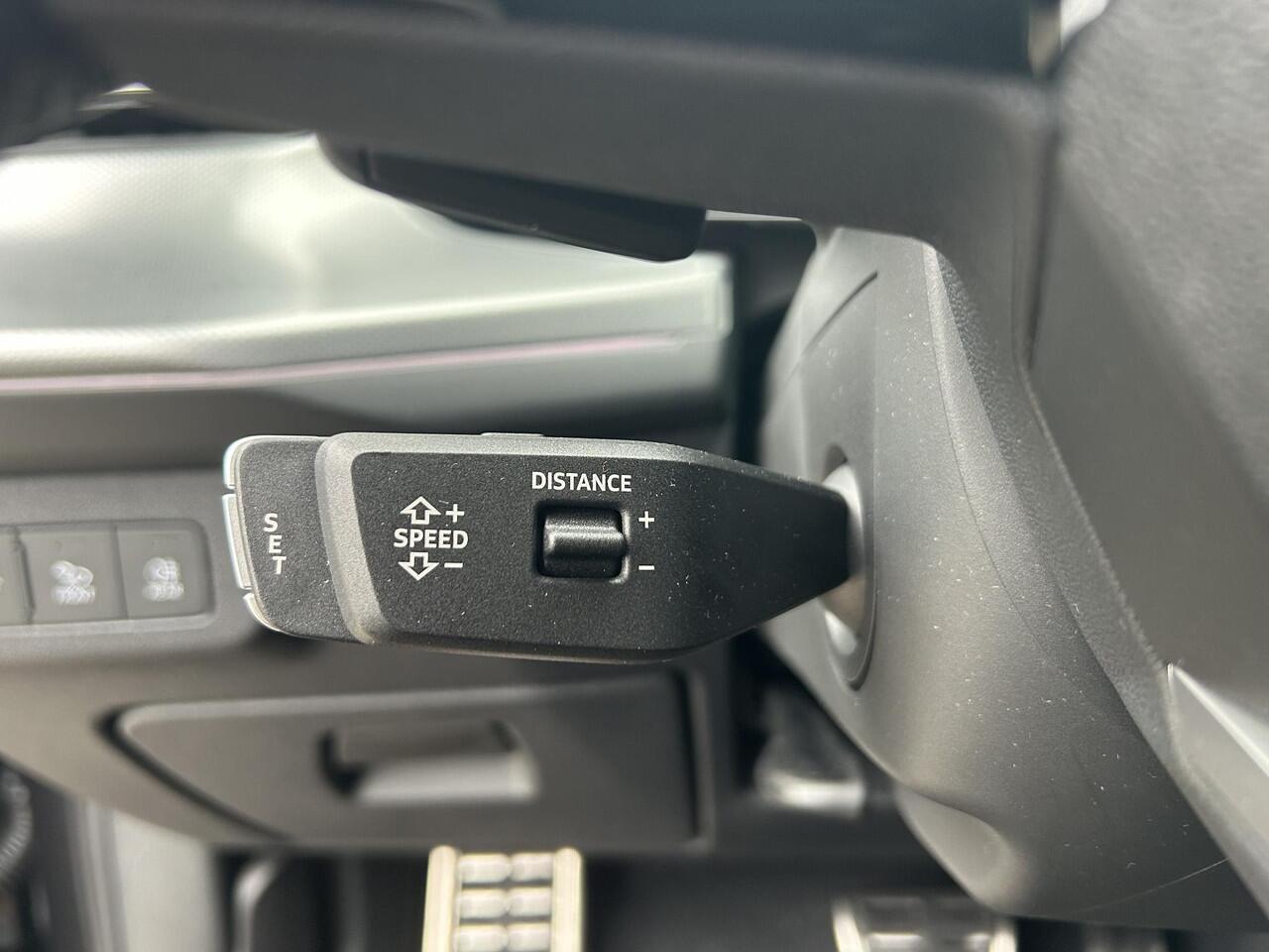 Audi Q3 S edition e-hybrid 200 kW / 272 PK Hatchback 6 ver | NIEUW MODEL | Adaptieve Cruise Control | Keyless Entry | Zwart Leder | Stoelverwarming | Camera |