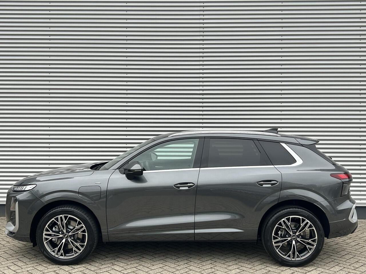 Audi Q3 S edition e-hybrid 200 kW / 272 PK Hatchback 6 ver | NIEUW MODEL | Adaptieve Cruise Control | Keyless Entry | Zwart Leder | Stoelverwarming | Camera |