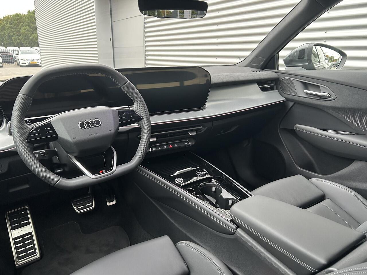 Audi Q3 S edition e-hybrid 200 kW / 272 PK Hatchback 6 ver | NIEUW MODEL | Adaptieve Cruise Control | Keyless Entry | Zwart Leder | Stoelverwarming | Camera |