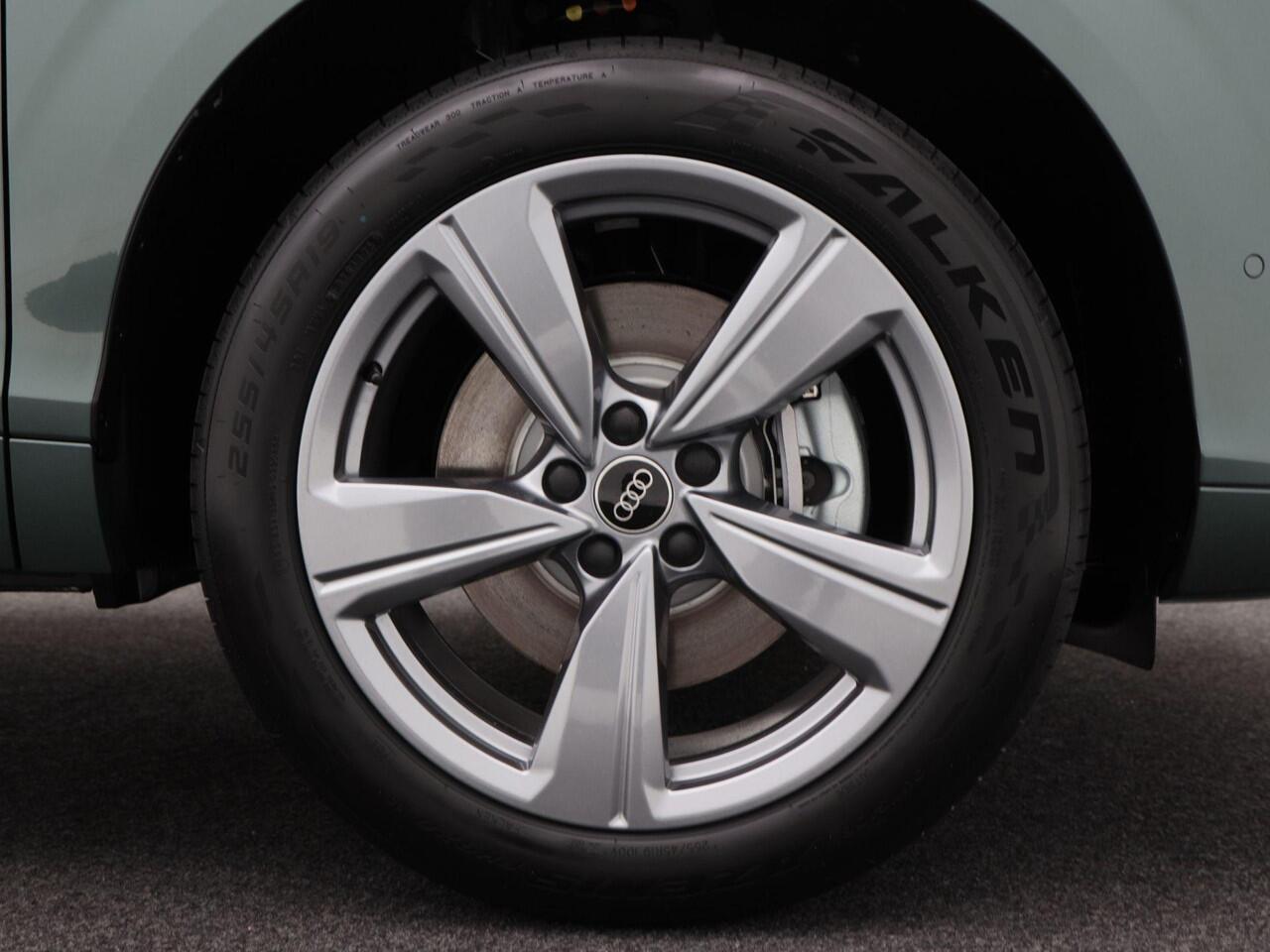 Audi Q3 e-hybrid | S edition | 272 PK Hatchback | 19 inch | Privacyglas | Trekhaak | Matrix Led |