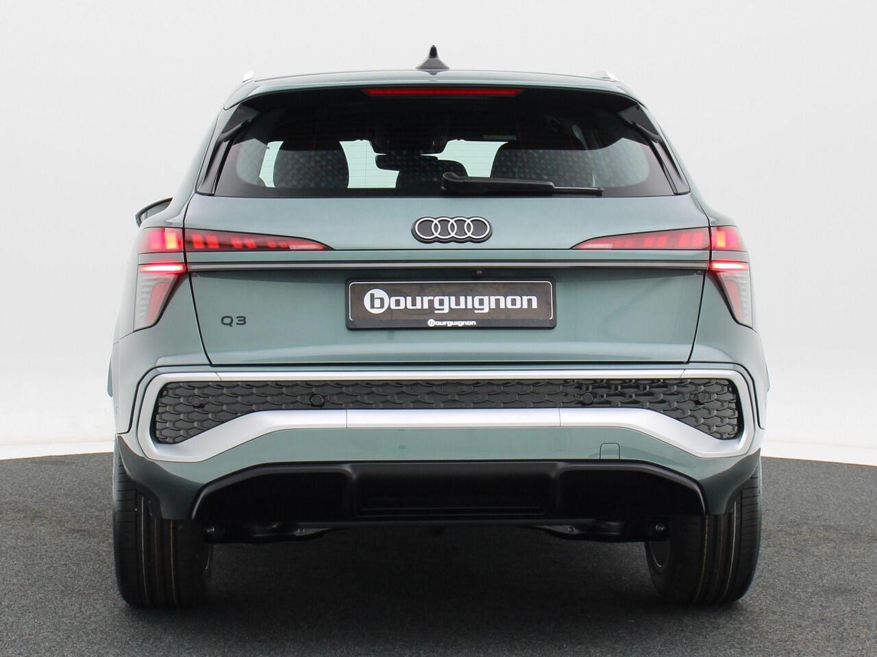 Audi Q3 e-hybrid | S edition | 272 PK Hatchback | 19 inch | Privacyglas | Trekhaak | Matrix Led |