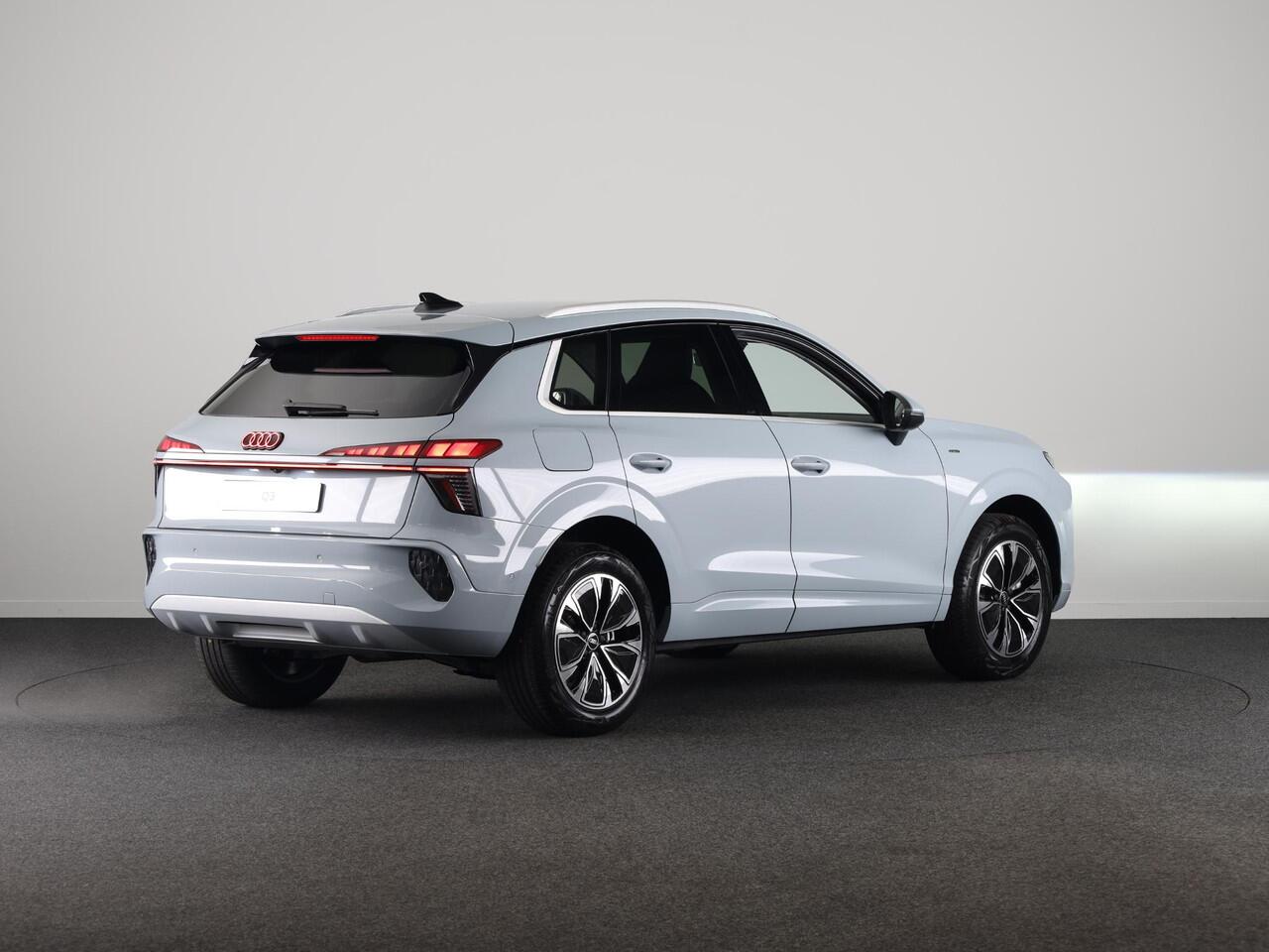 Audi Q3 Advanced edition e-hybrid 200 kW / 272 PK | Techniekpakket plus | Ambiente lichtpakket plus | Privacy glas | Sportstoelen |