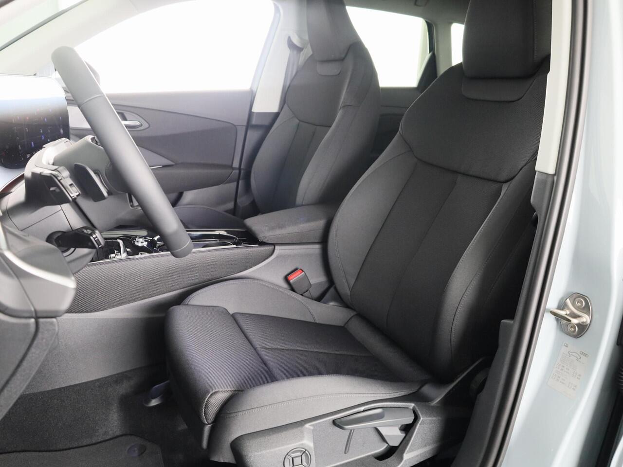 Audi Q3 Advanced edition e-hybrid 200 kW / 272 PK | Techniekpakket plus | Ambiente lichtpakket plus | Privacy glas | Sportstoelen |