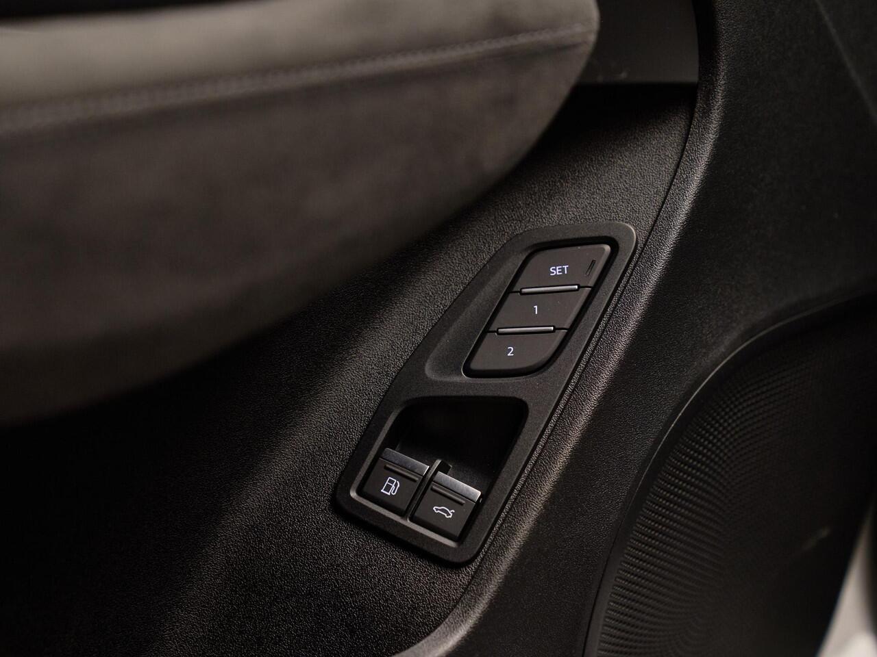 Audi Q3 E-Hybrid S Edition, pano, 20", Sonos, Matrix-LED., memory, HUD, 360 camera, ACC, keyless, privacy