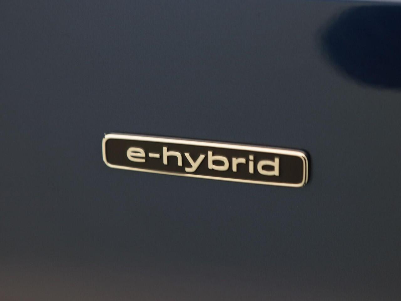 Audi Q3 1.5 200kW e-hybrid S edition | 20 inch velgen | Zwart optiek | Tech Pro | Park Assist | Trekhaak |