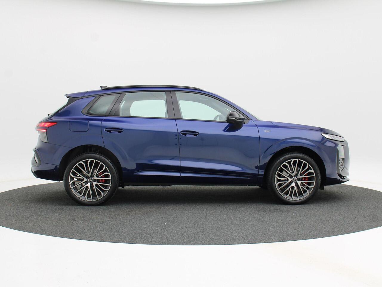 Audi Q3 1.5 200kW e-hybrid S edition | 20 inch velgen | Zwart optiek | Tech Pro | Park Assist | Trekhaak |