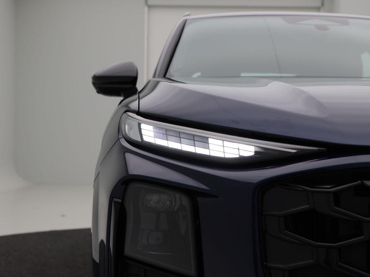 Audi Q3 1.5 200kW e-hybrid S edition | 20 inch velgen | Zwart optiek | Tech Pro | Park Assist | Trekhaak |