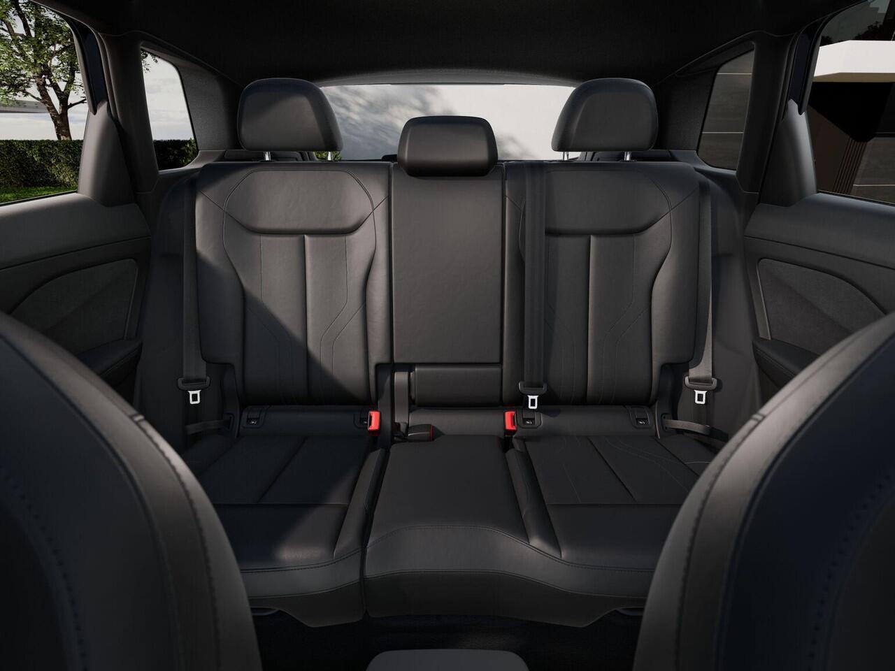 Audi Q3 S edition e-hybrid 200 kW / 272 PK | Audi Sport velgen 19" | Sportstoelen leder/kunstleder | S-line