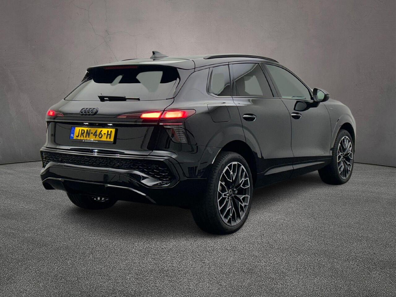 Audi Q3 1.5 200kW e-hybrid S edition | Trekhaak | 20-Inch | Privacy-glass | Zwart optiek | Techniek-Pakket |