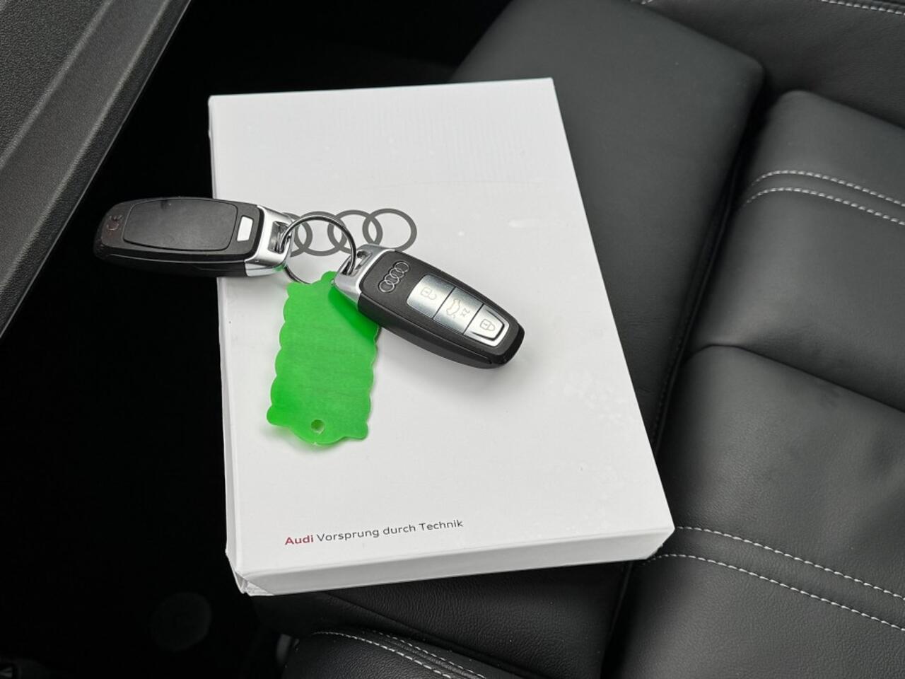 Audi Q4 35 Launch edition Advanced 55 kWh zwartleer,lmv,led,navi,digidash