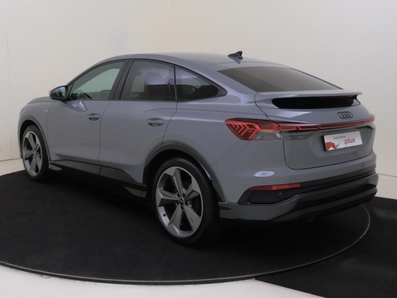 Audi Q4 Sportback e-tron 40 S edition 77 kWh | Head-up display | Keyless | LED matrix verlichting | Adaptieve cruise control | Achteruitrijcamera | Navigatie Plus | Leder/alcantara bekleding |