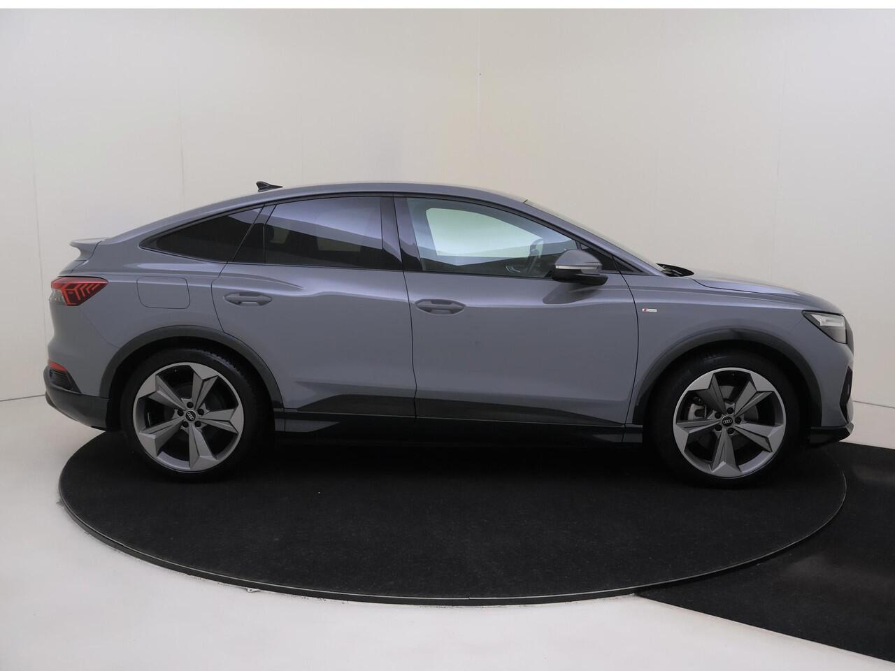 Audi Q4 Sportback e-tron 40 S edition 77 kWh | Head-up display | Keyless | LED matrix verlichting | Adaptieve cruise control | Achteruitrijcamera | Navigatie Plus | Leder/alcantara bekleding |