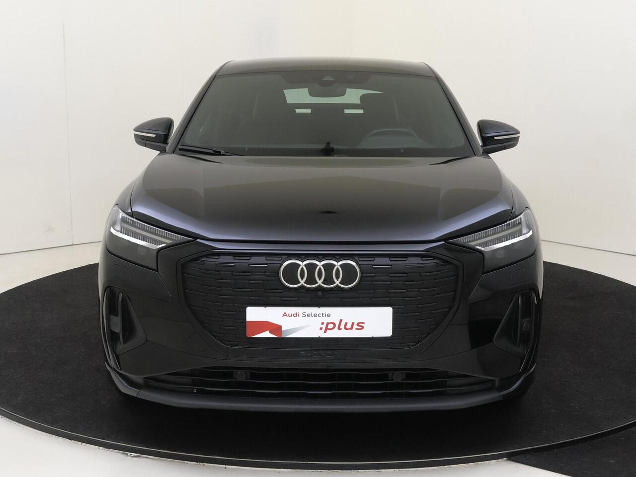 Audi Q4 Sportback e-tron 45 quattro S edition 77 kWh | SoH 90% | Head-up display | Keyless | Leder/alcantara bekleding | SONOS audio | Achteruitrijcamera | Adaptieve cruise control | Navigatie Plus | LED matrix verlichting |