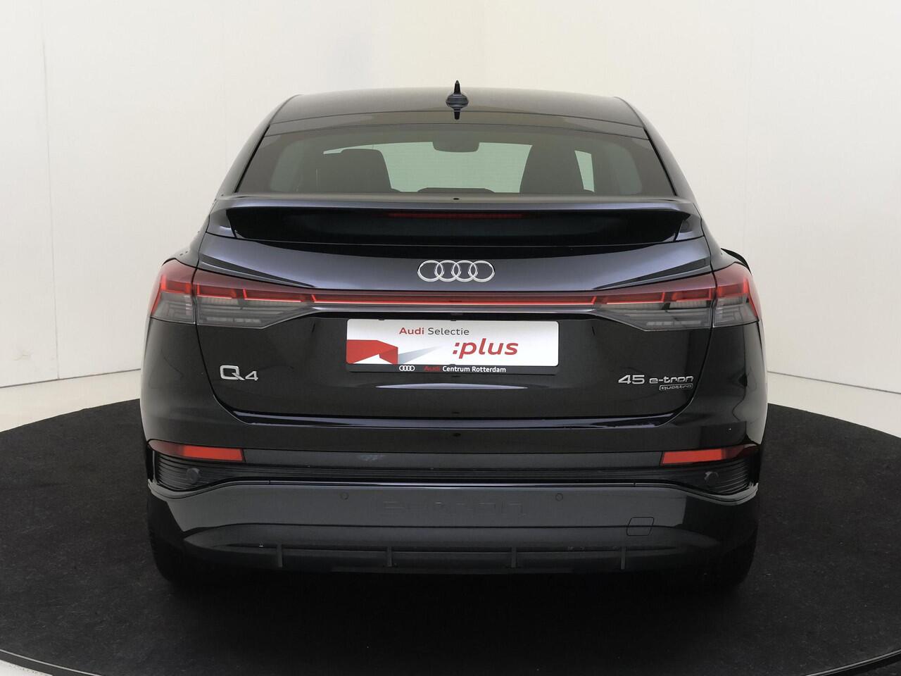 Audi Q4 Sportback e-tron 45 quattro S edition 77 kWh | SoH 90% | Head-up display | Keyless | Leder/alcantara bekleding | SONOS audio | Achteruitrijcamera | Adaptieve cruise control | Navigatie Plus | LED matrix verlichting |