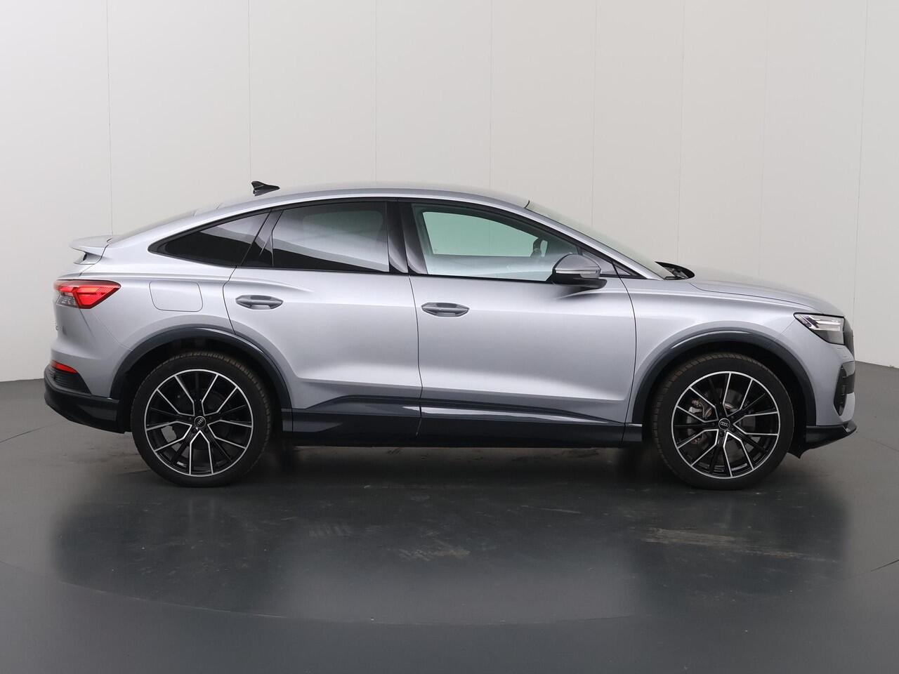 Audi Q4 Sportback e-tron 45 quattro Advanced edition 82 kWh | SOH 100% | Audi E-Care tot 11-2029 | Adaptieve Cruise Control | Camera | Sportstoelen | Stoelverwarming | Matrix LED | Comfort Pakket | Smartphone Pakket |