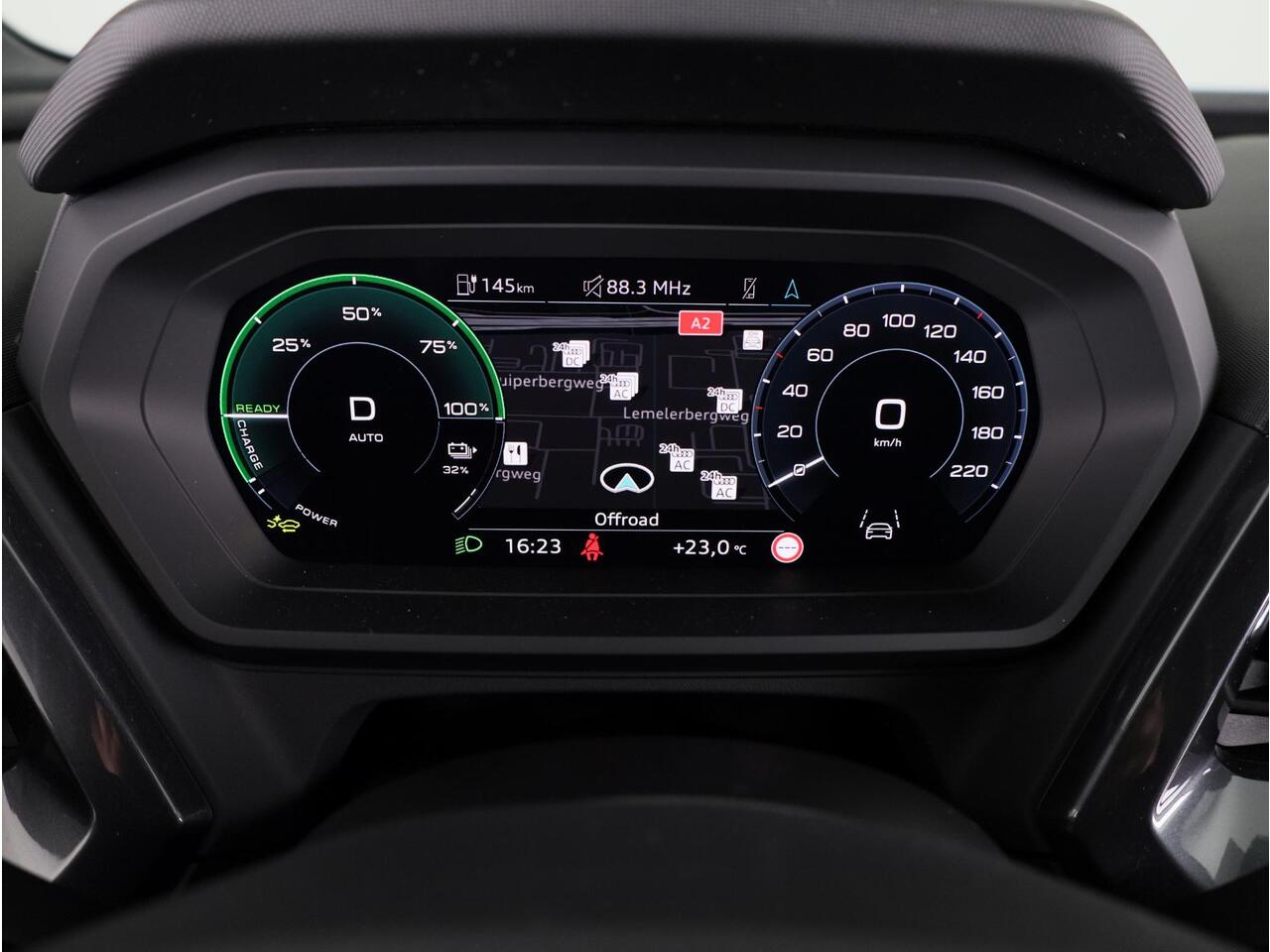 Audi Q4 Sportback e-tron 45 quattro S Edition 82 kWh panoramadak, achteruitrij camera, adaptive cruise control, optiek pakket zwart plus, privacy glass, lichtpakket, spiegelkappen zwart