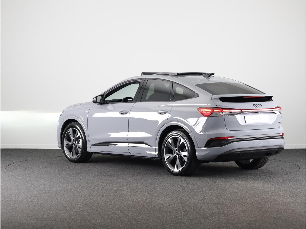 Audi Q4 Sportback e-tron 45 quattro S Edition 82 kWh panoramadak, achteruitrij camera, adaptive cruise control, optiek pakket zwart plus, privacy glass, lichtpakket, spiegelkappen zwart