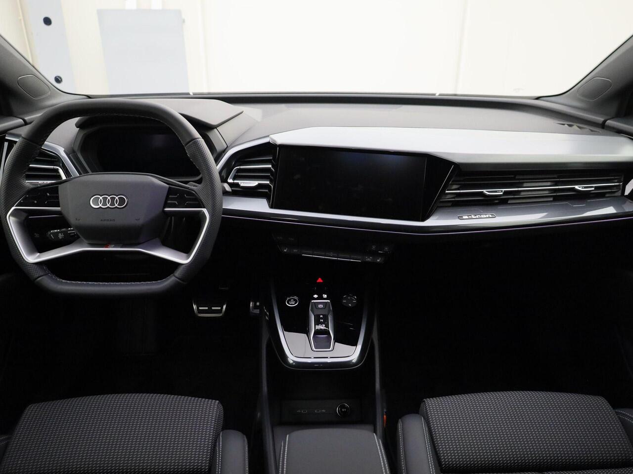 Audi Q4 Sportback e-tron 45 quattro S Edition 82 kWh Assistentiepakket plus · Bekleding Leder/stof · 21 inch LM velgen
