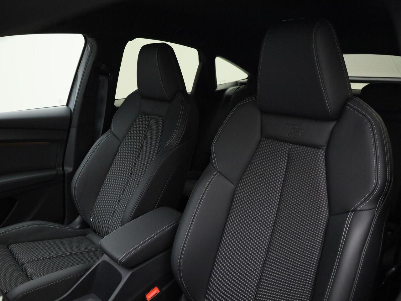 Audi Q4 Sportback e-tron 45 quattro S Edition 82 kWh Assistentiepakket plus · Bekleding Leder/stof · 21 inch LM velgen