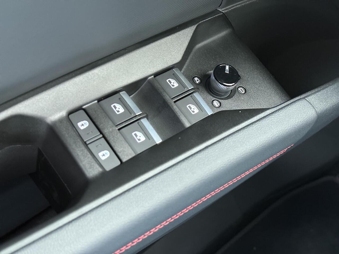 Audi Q4 Sportback e-tron 45 quattro S Edition 82 kWh | 286 PK | SoH 100% | Trekhaak | Panoramadak | Warmtepomp | Head-up display | S line | Fabrieksgarantie tot 02/2030 of 100.000km |