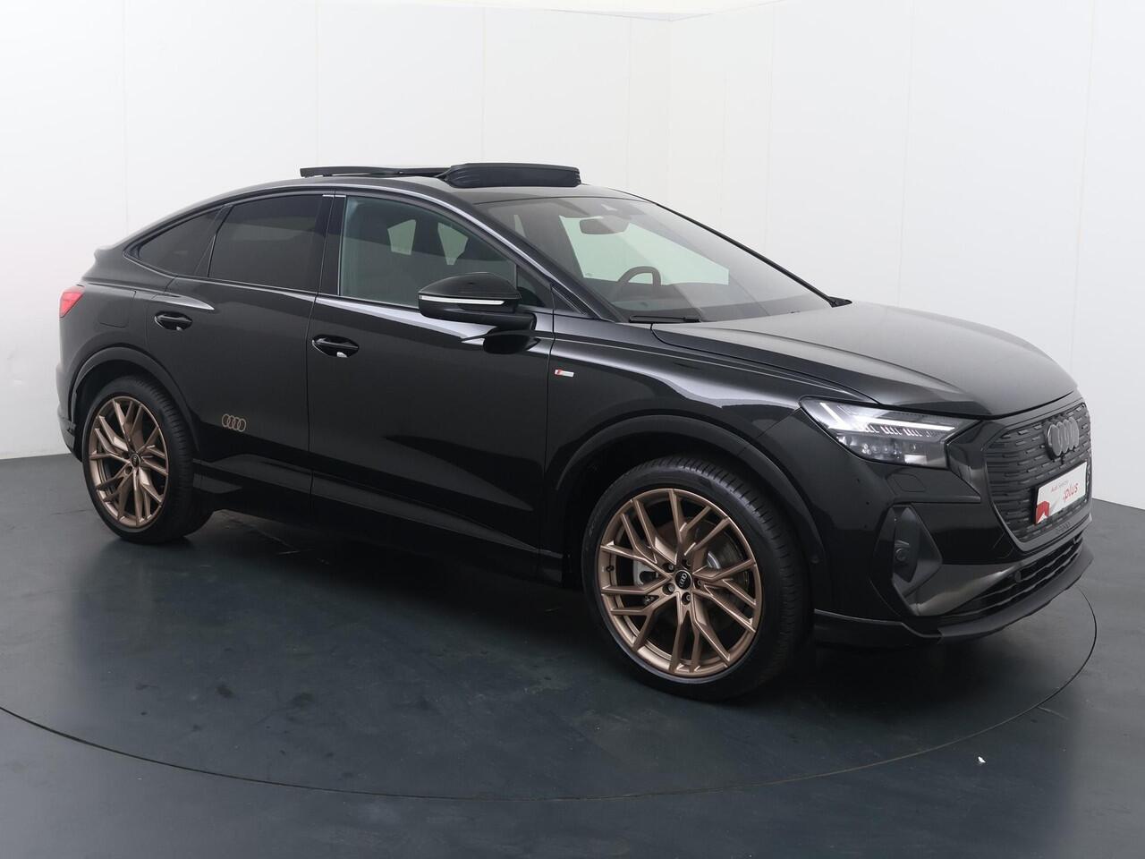 Audi Q4 Sportback e-tron 45 quattro S Edition 82 kWh | 286 PK | SoH 100% | Trekhaak | Panoramadak | Warmtepomp | Head-up display | S line | Fabrieksgarantie tot 02/2030 of 100.000km |