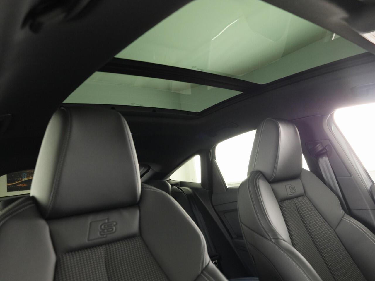 Audi Q4 Sportback e-tron 45 S edition Competition 82 kWh 286 pk | Assistentiepakket plus | Comfortpakket plus |Glazen panoramadak | Ambient lichtpakket |