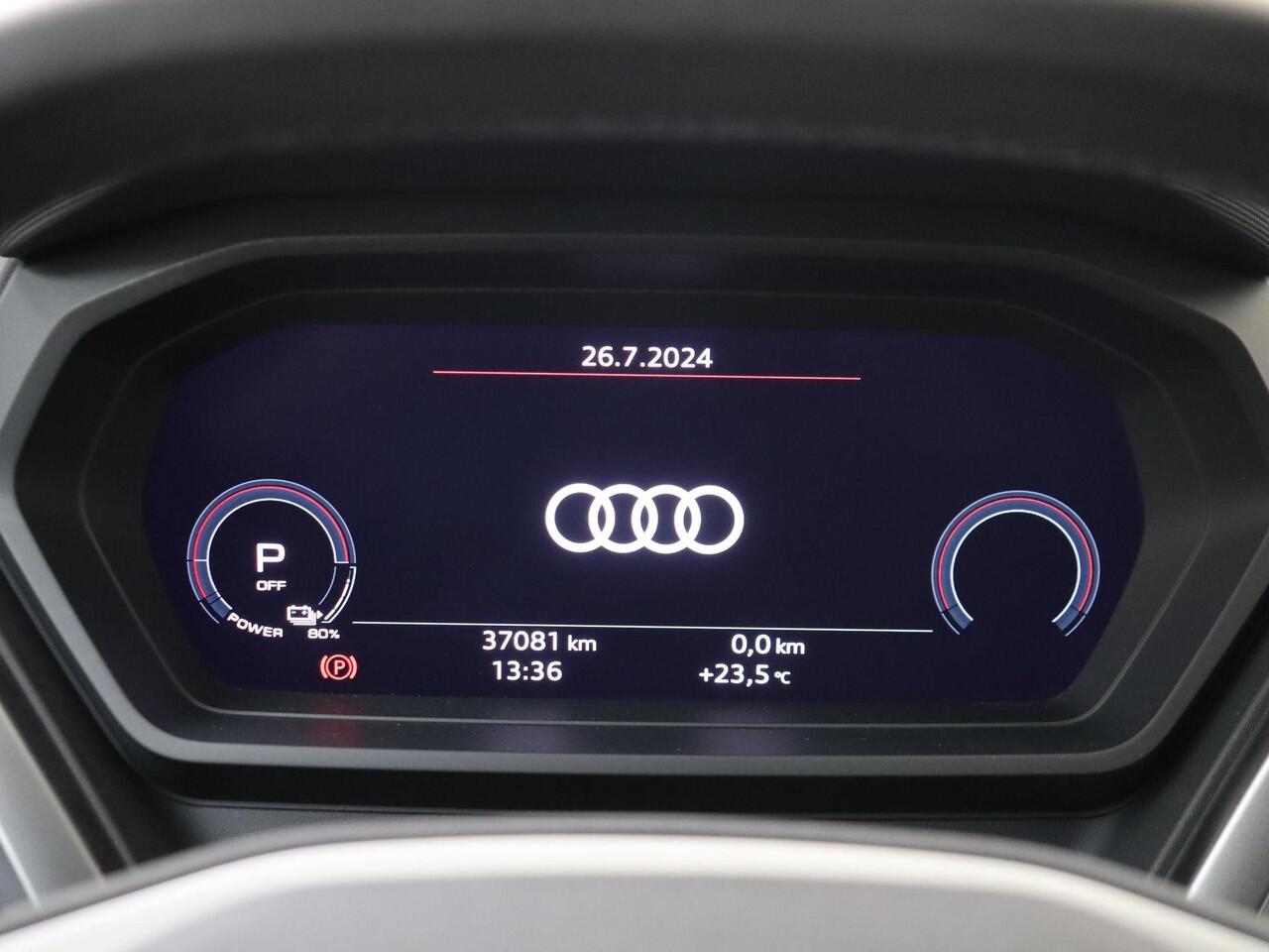 Audi Q4 e-tron 35 Launch edition Advanced 55 kWh | Navigatie Plus | Stoelverwarming | LED matrix verlichting | Parkeersensoren | CarPlay | Elektrische achterklep |