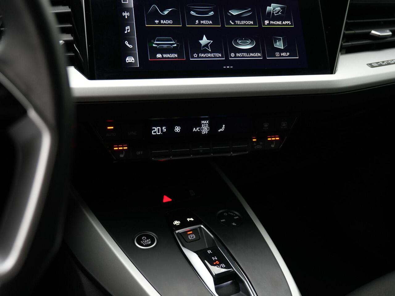 Audi Q4 e-tron 35 Launch edition 55 kWh 170 pk | Parkeersensoren voor/achter | Stoelverwarming | Carplay